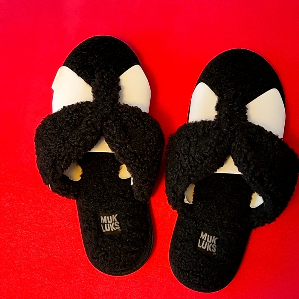 MukLuk new thong slippers